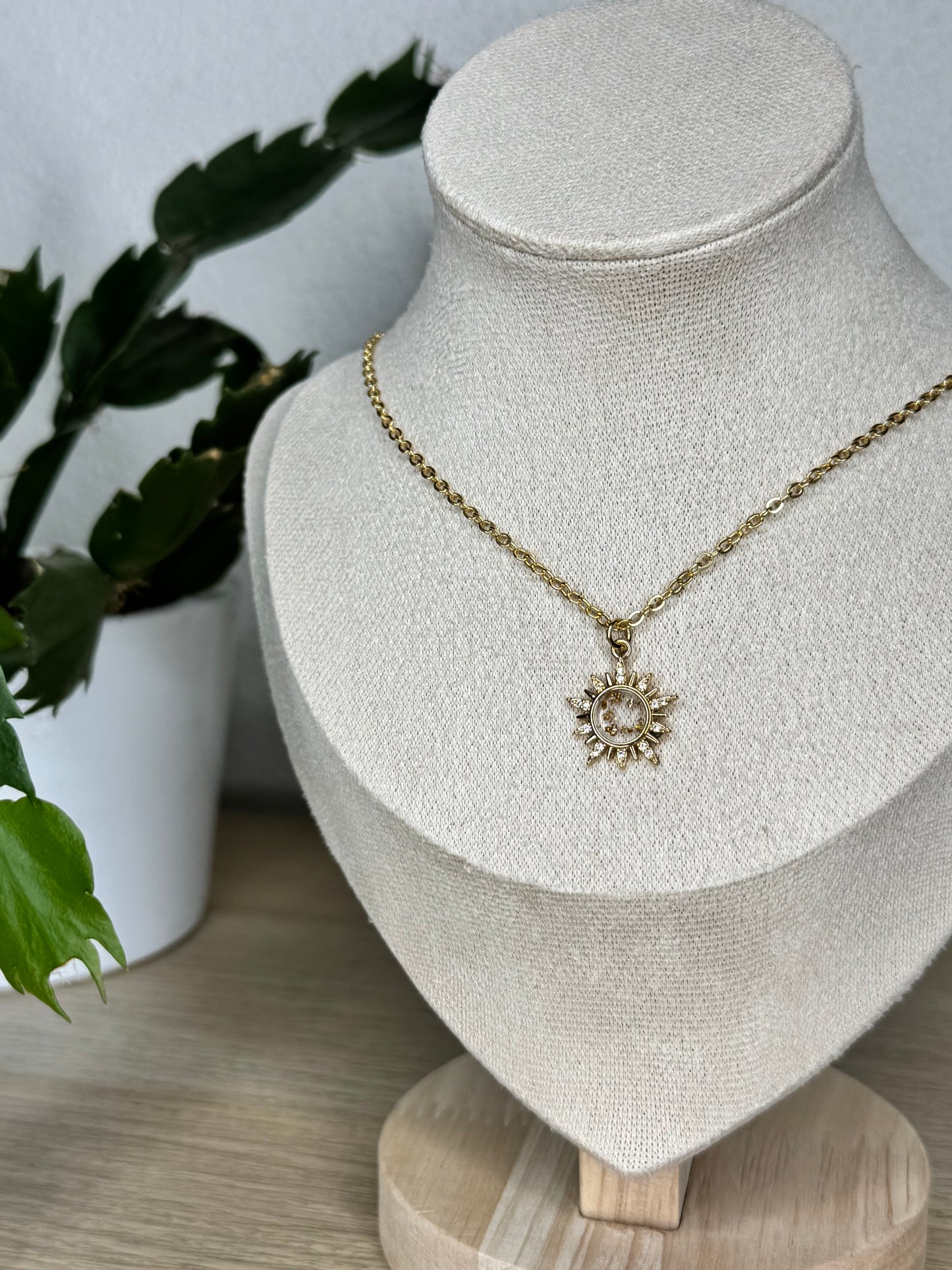 Collier « Soleil d’or »